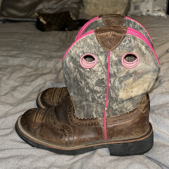 Boots - Picture 2 of 3